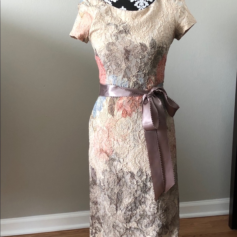 Adrianna Papell • Beautiful and Elegant Dress - Picture 2 of 6